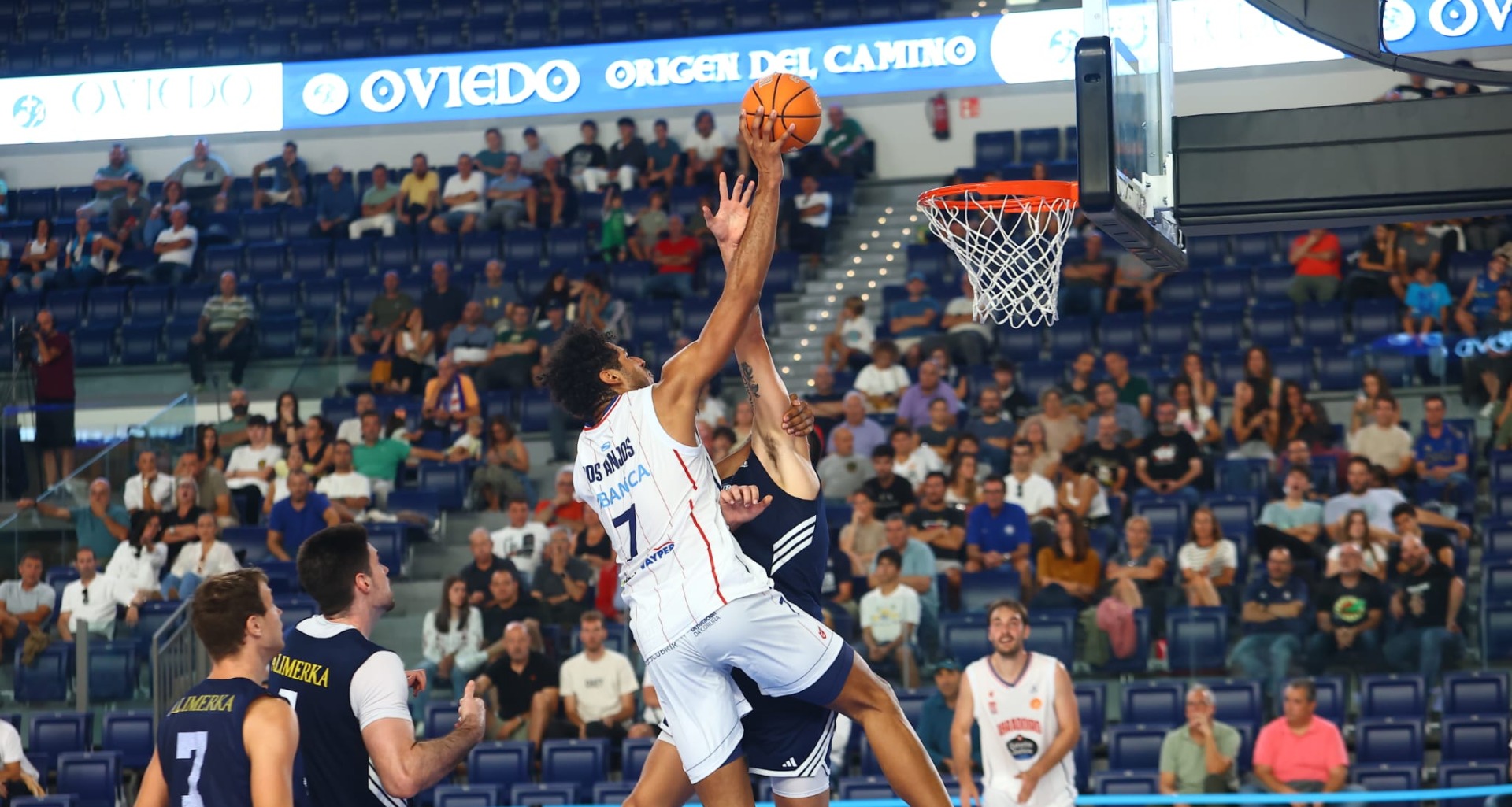 El Monbus Obradoiro no puede con un intenso Alimerka Oviedo