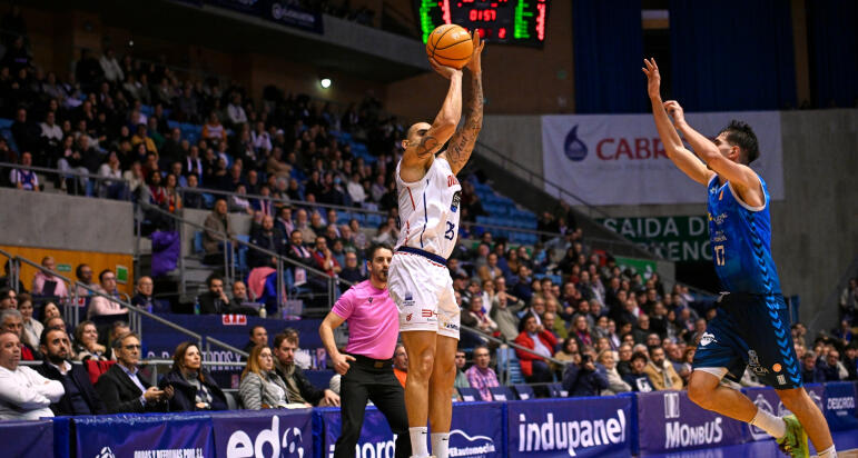 Victoria contundente del Monbus Obradoiro en Sar
