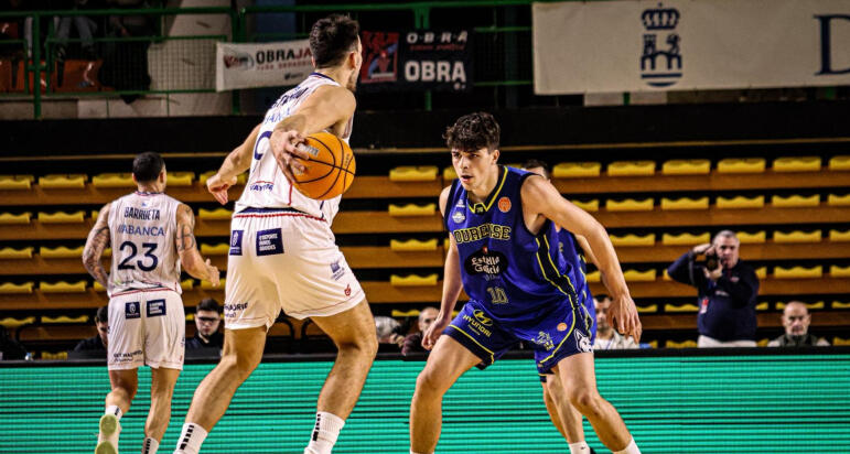 El Monbus Obradoiro pierde el derbi en Ourense
