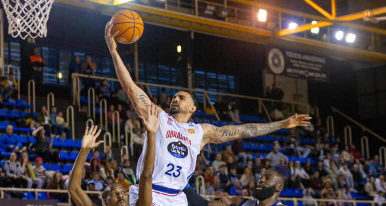 La vuelta del baloncesto trae una nueva victoria para el Monbus Obradoiro