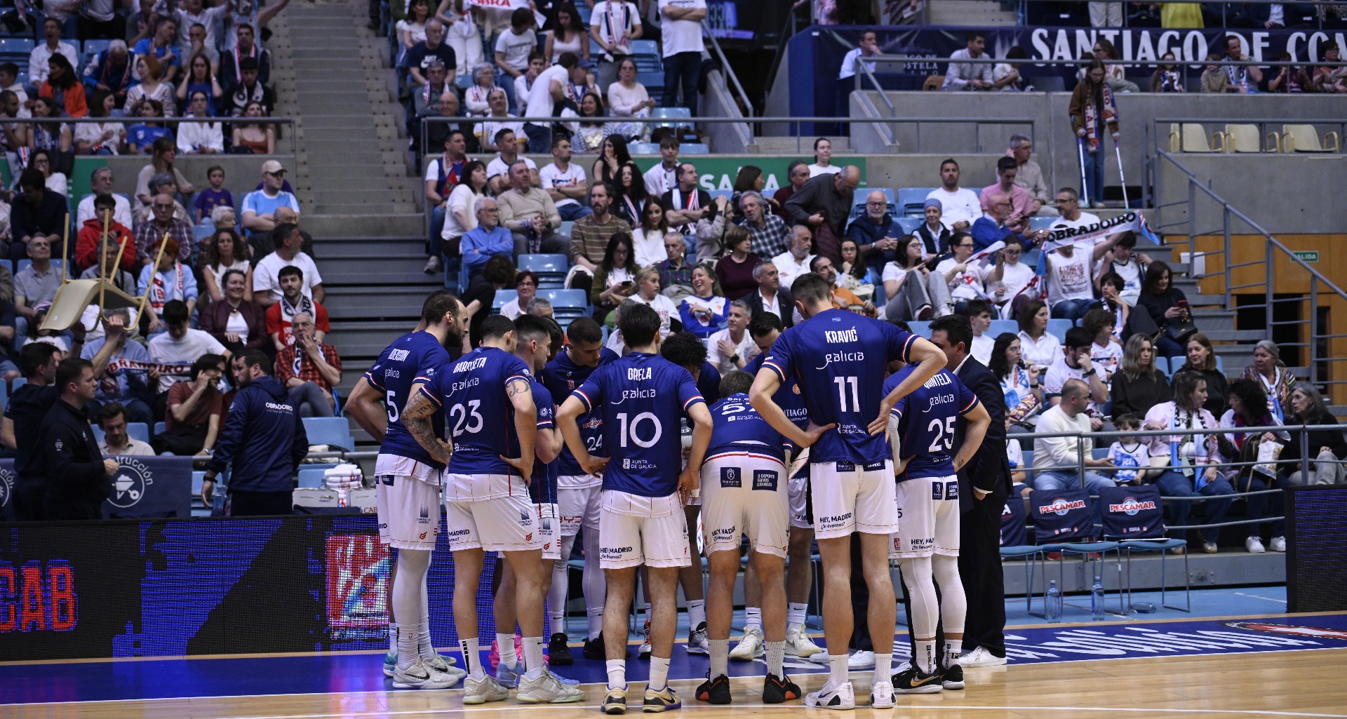 El Monbus Obradoiro busca opciones para unificar a los obradoiristas que no se desplacen al derbi