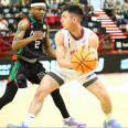 Alex Barcello frente a Alega Cantabria / Obradoiro CAB