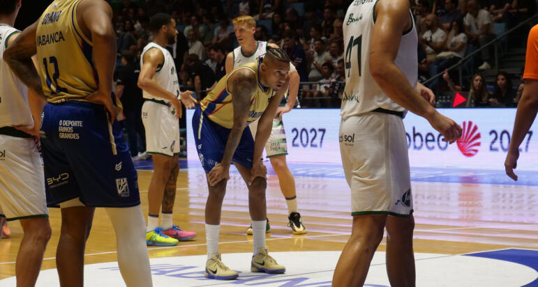 Michael Caicedo amplía su vinculación con el Monbus Obradoiro