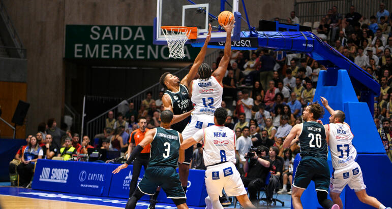 El Monbus Obradoiro no puede ante el Real Madrid